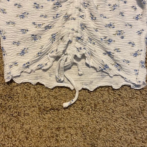 WHITE TEXTURED CINCH BABY TEE - Picture 2 of 2